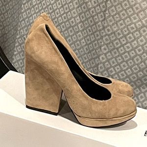 DV Dolce Vita Women’s Platform Suede Heels, Tan Color Size 8 1/2.